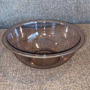 Glass Pyrex bowl